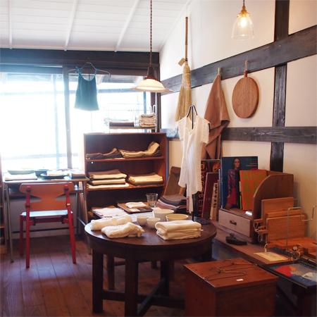 盛岡中ノ橋の食器や生活雑貨、家具、リネン「necco」の店内